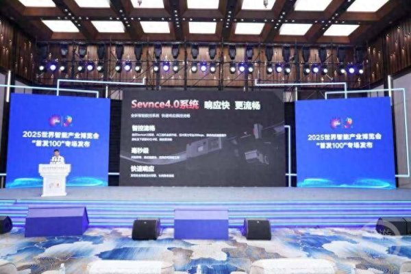 一点金 2025智博会｜拼首发，立潮头！挂轨机器人、AI BOX等一众新品亮相